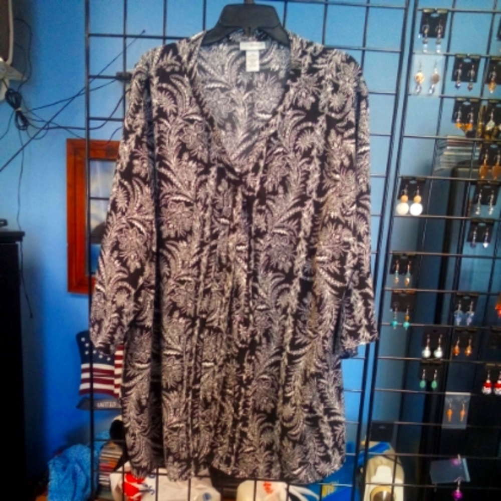 Catherines Black &White Paisley  Button down L/S Blouse Sz 3X  26/28 Roll Tab sl